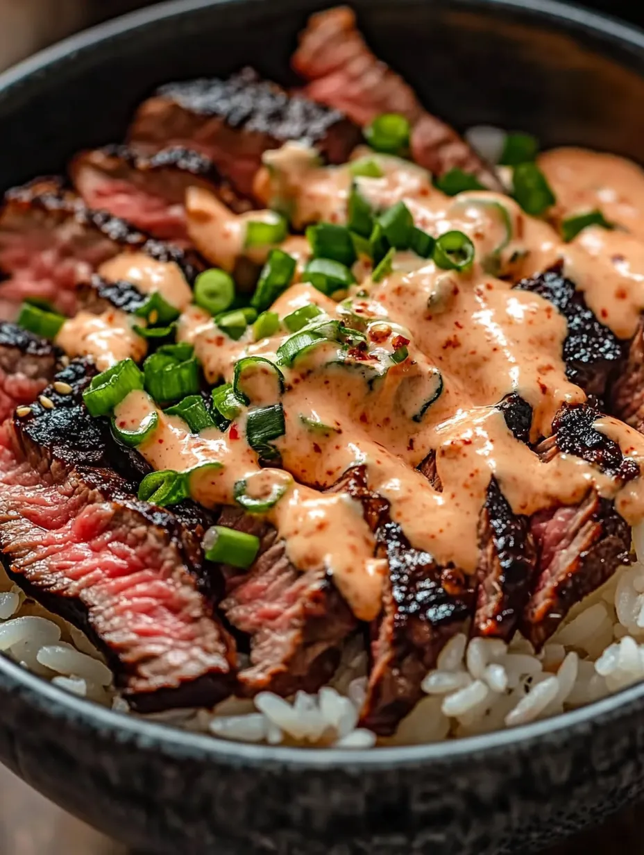 Eine Nahaufnahme einer köstlichen Korean BBQ Steak Bowl.