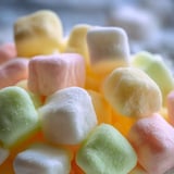 Ein Haufen Marshmallows.