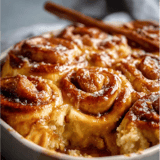 Ein Batch von Rollkuchen in einem Behälter.